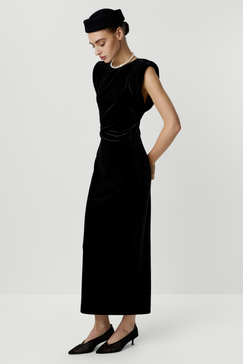 Платье макси из бархата без рукавов