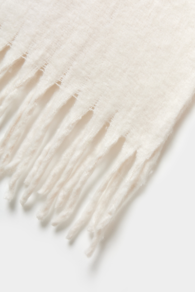 Шарф пушистый с бахромой REFERT, цвет: молочный 17-3611/1-2511 купить онлайн