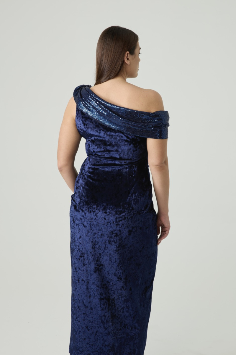 Платье из бархата с драпировкой на одно плечо 4forms, цвет: синий, 65528 купить онлайн