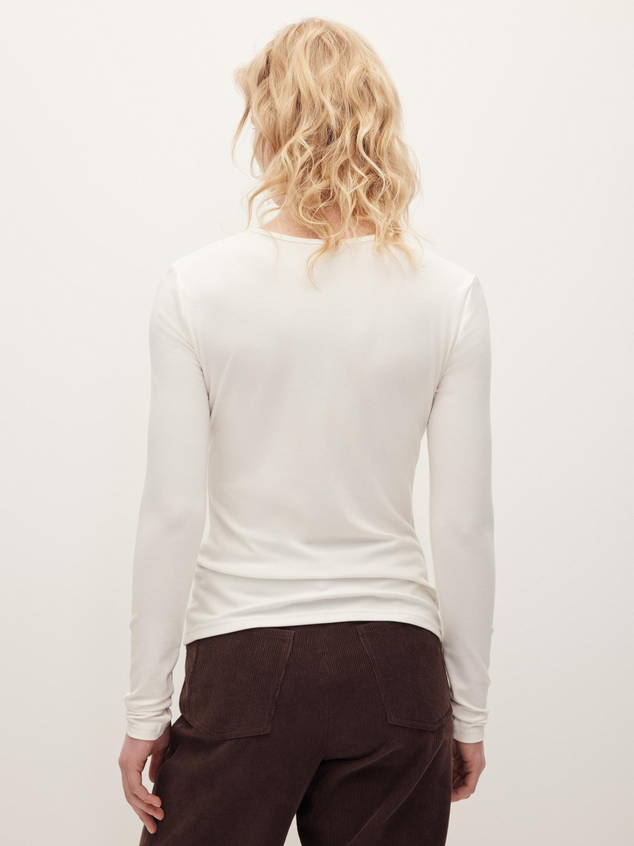 Лонгслив Slim из шерсти мериноса Chaika, цвет: молочный, AW25LS02-01 купить онлайн