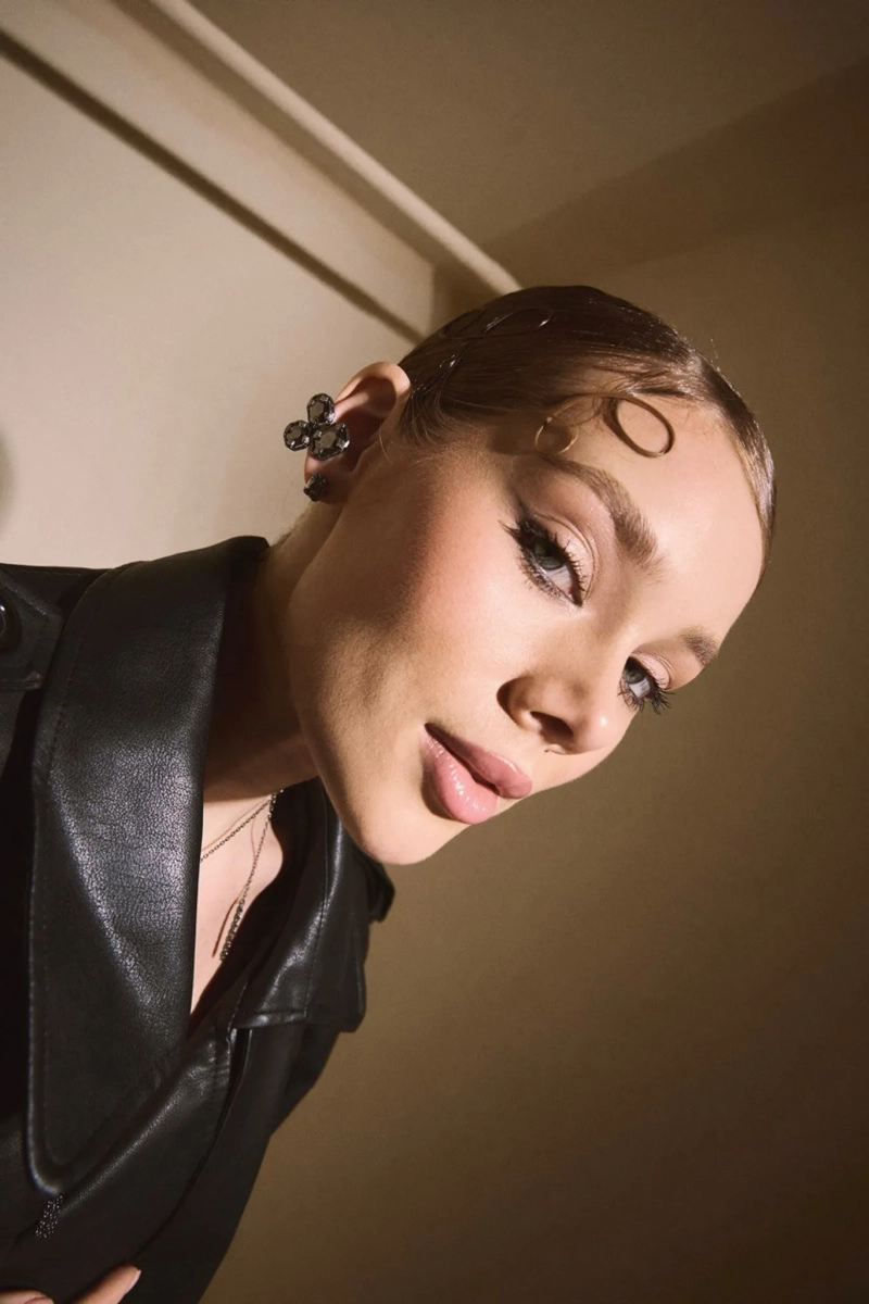 Серебряная серьга-кафф «Королева драмы» SBLESKOM, цвет: серебро, 92204 купить онлайн