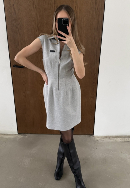 Платье на молнии