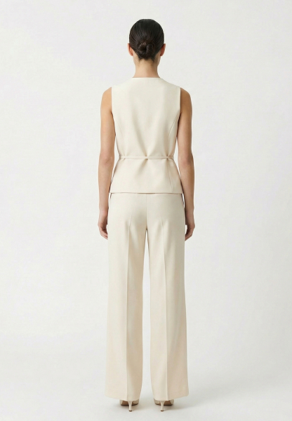 Жилет на запах из костюмной ткани REFERT, цвет: молочный, 05-4144/2-2511 купить онлайн