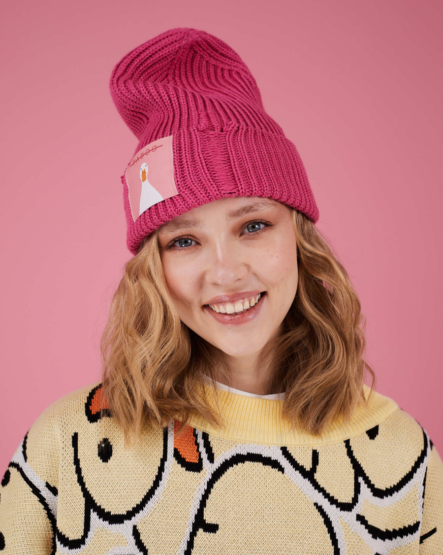 Шапка рваная с гусем