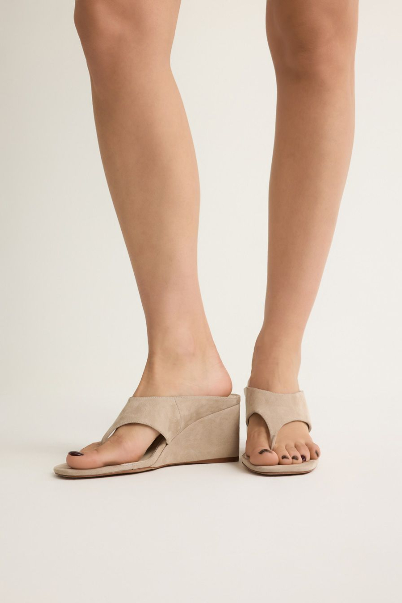 Босоножки из натуральной замши Lera Nena, цвет: бежевый LN.206.19231.110 купить онлайн