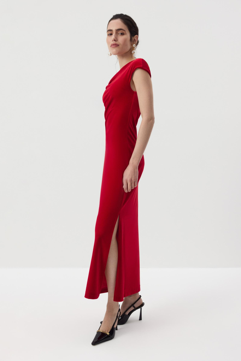 Платье макси с открытым плечом из бархата Charmstore, цвет: алый, 111-27542-441 купить онлайн