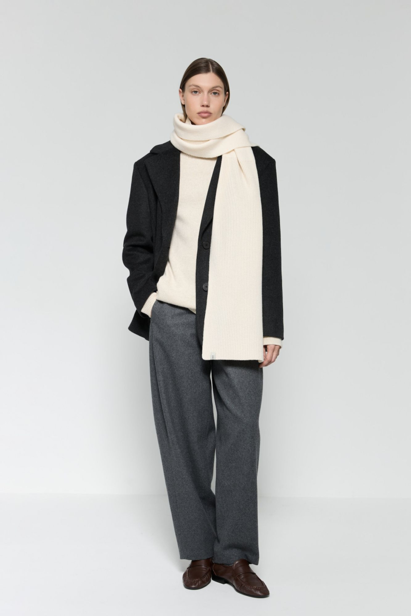 Шарф из объемной шерсти