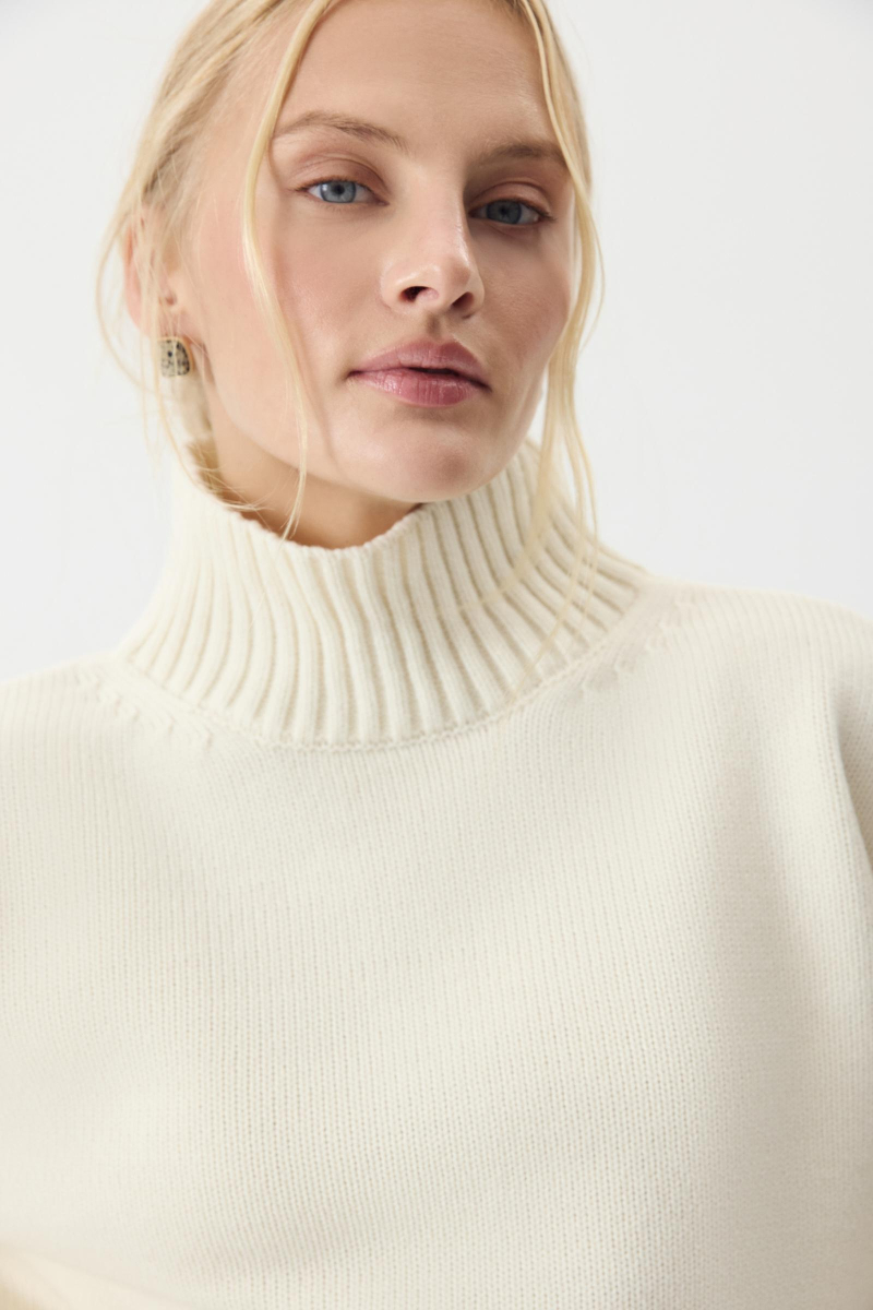 Свитер со стойкой из шерсти мериноса Charmstore, цвет: ванильный, 314-44898-113 купить онлайн