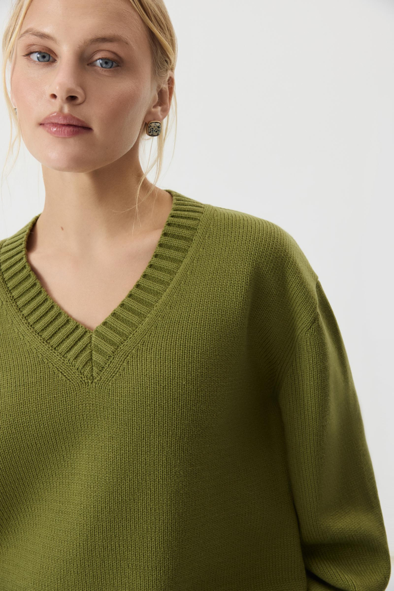 Джемпер V-neck из шерсти мериноса Charmstore, цвет: хаки, 303-45698-779 купить онлайн