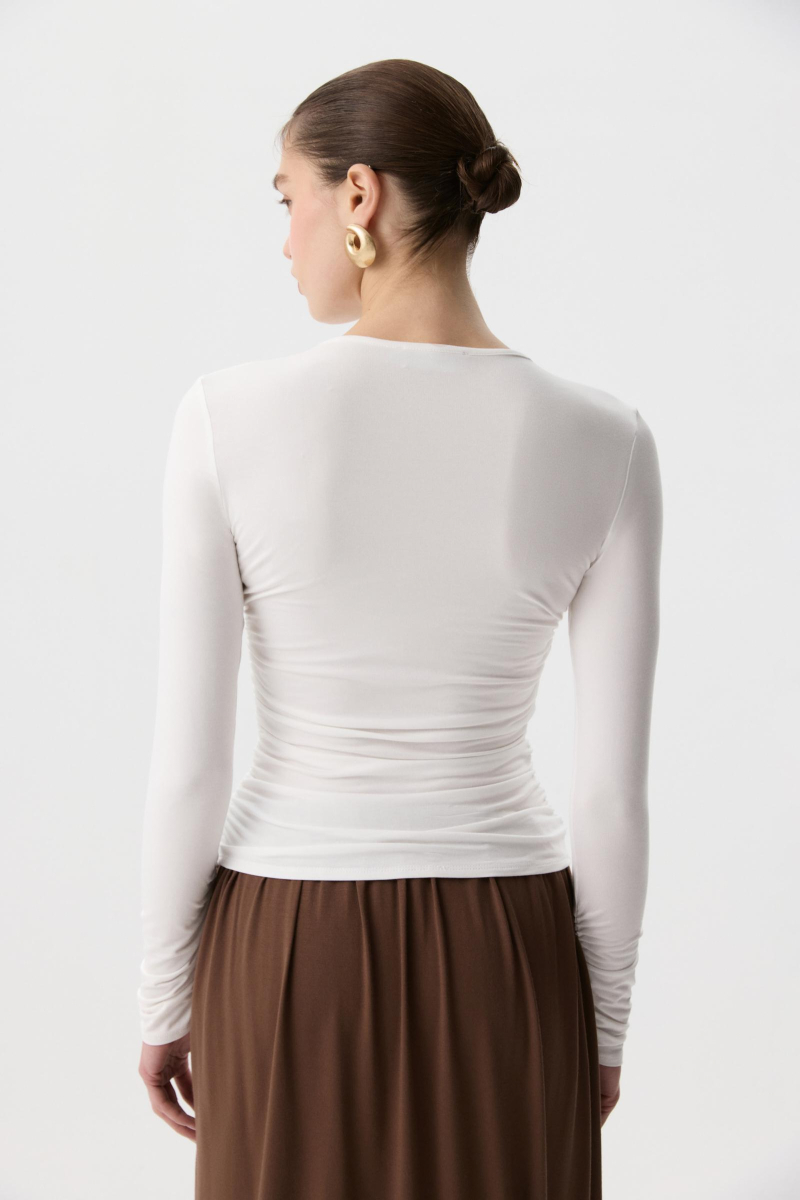 Лонгслив с декоративной розой Charmstore, цвет: молочный, 205-47065-111 купить онлайн