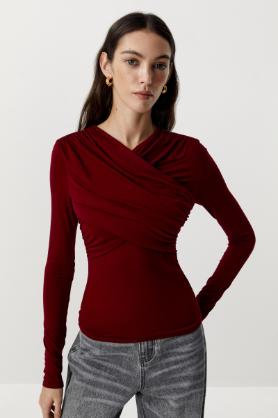 Лонгслив с драпированой деталью на груди Charmstore, цвет: Бордовый, 205-23265-442 купить онлайн