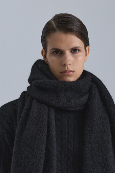 Палантин из альпаки OPORA Mankova, цвет: Черный FW24/25-09 купить онлайн