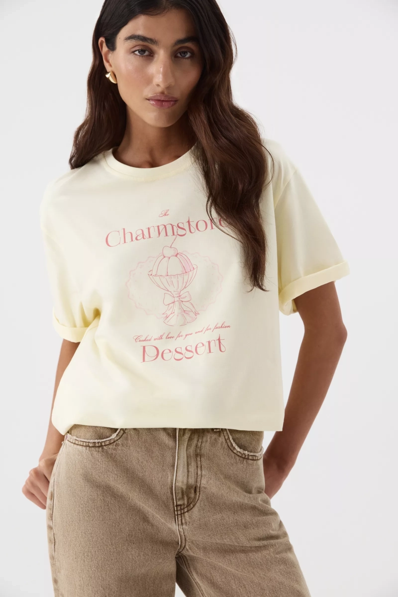 Футболка с принтом Charmstore, цвет: Сливочный, 212-64147-121 купить онлайн
