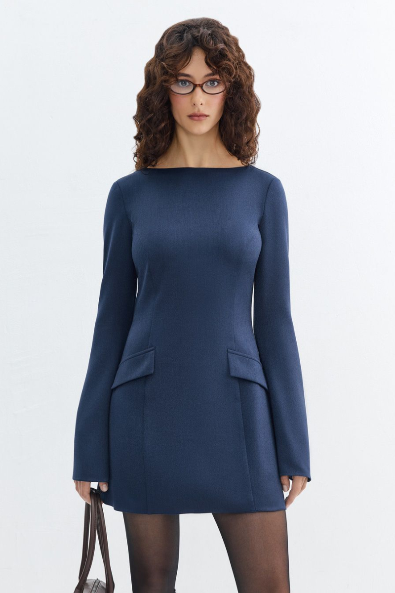 Платье с декоративными клапанами