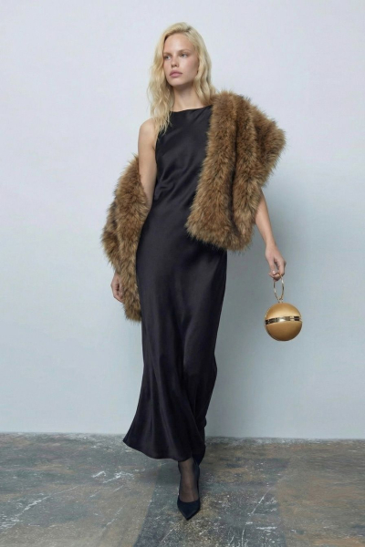 Платье с открытой спиной