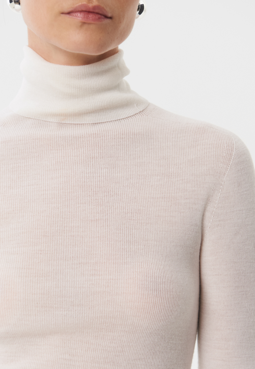 Водолазка "Мягкие объятия" CHUBA, цвет: молочный,  купить онлайн