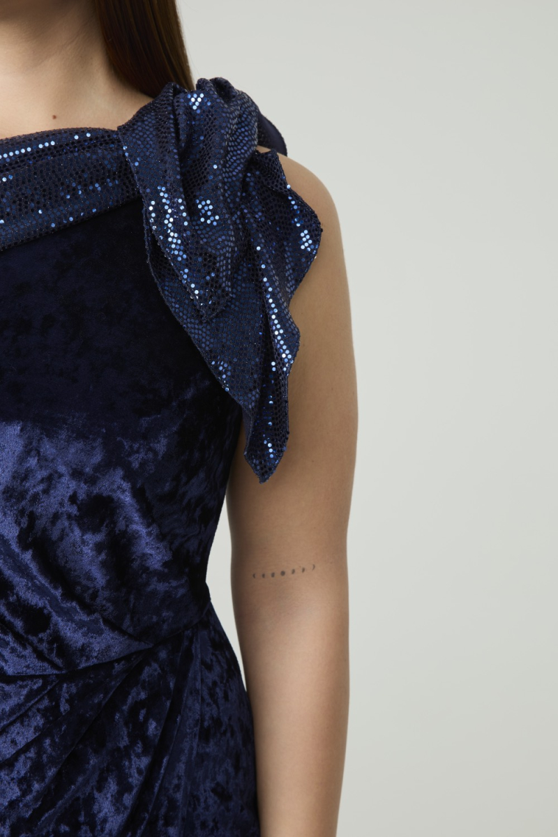 Платье из бархата с драпировкой на одно плечо 4forms, цвет: синий, 65528 купить онлайн