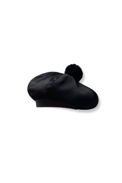 Берет с помпоном