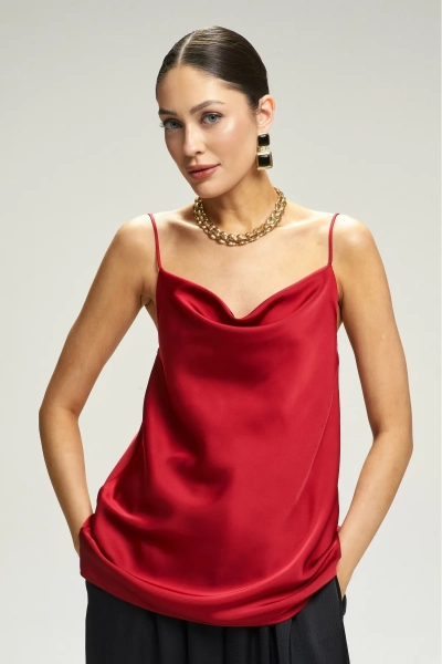 Топ на тонких бретелях Red
