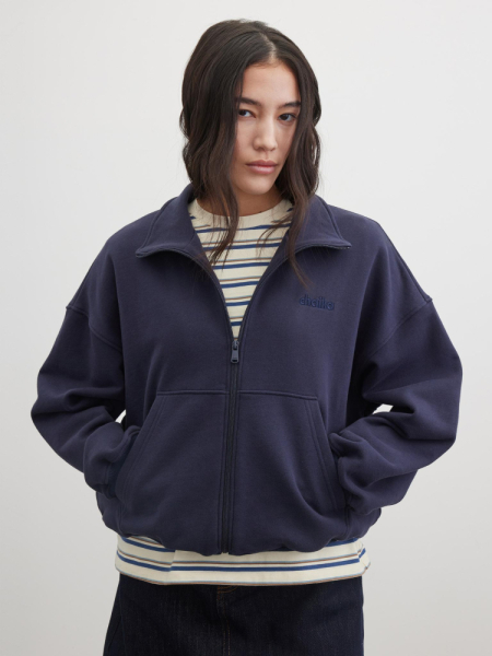 Толстовка на молнии с вышивкой