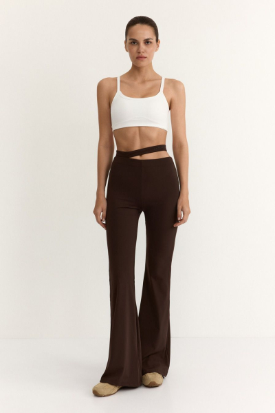 Брюки-клеш с вырезом на поясе TOPTOP, цвет: коричневый, TT.905.16722.700 купить онлайн