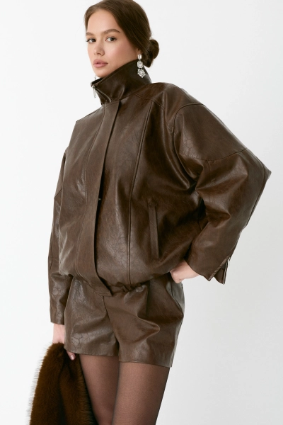 Бомбер из состаренной экокожи утепленный Ricoco, цвет: коричневый, 6074/3 купить онлайн