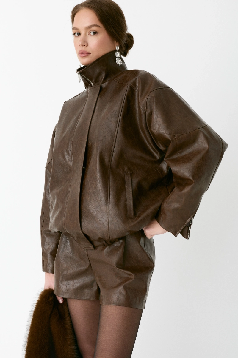 Бомбер из состаренной экокожи утепленный Ricoco, цвет: светло-коричневый, 6074/3 купить онлайн