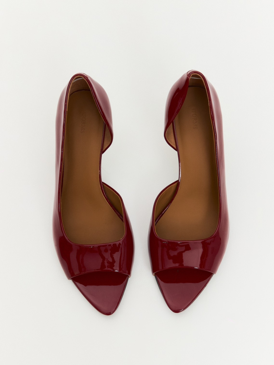 Туфли лаковые с золотым каблуком