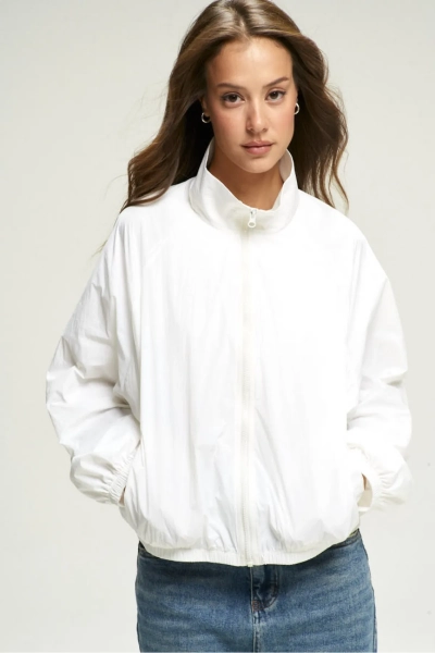 Ветровка White