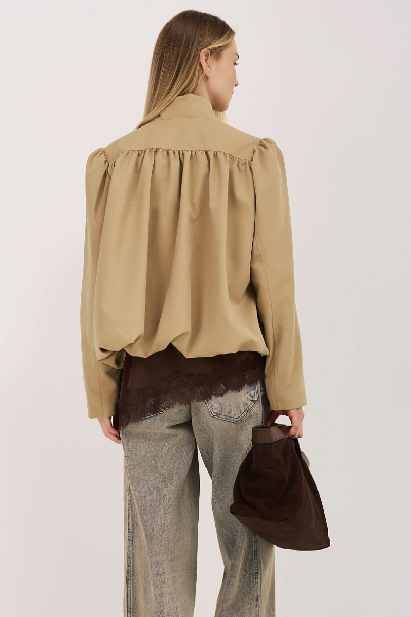 Тренч укороченный с декоративными сборками Ricoco, цвет: песочный, 6079/1 купить онлайн