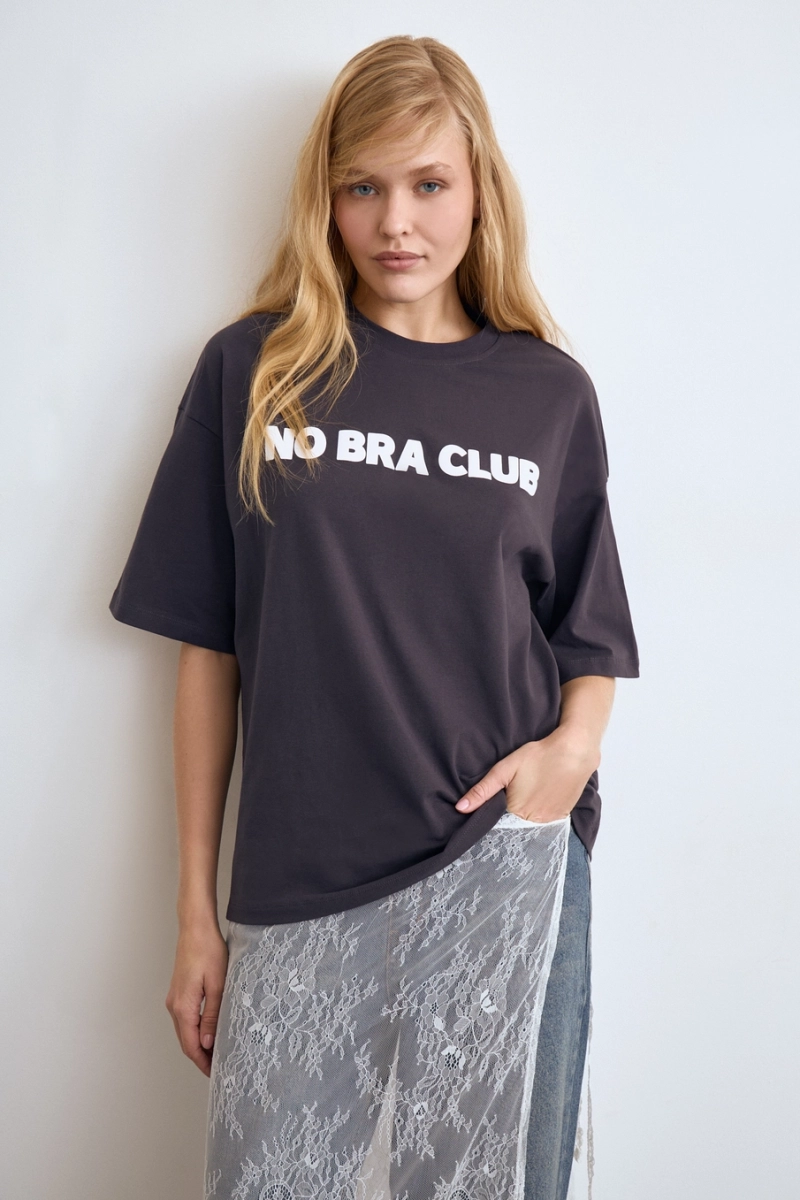 Футболка с принтом "No bra club" Mollis, цвет: графитовый, 13-26-2799/17 купить онлайн