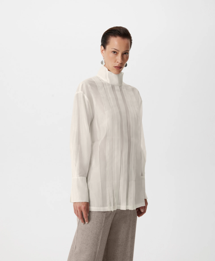 Блузка с воротником-стойкой