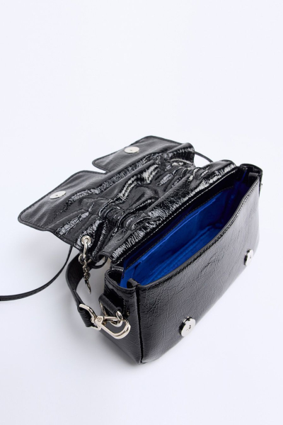 Сумка из лаковой экокожи