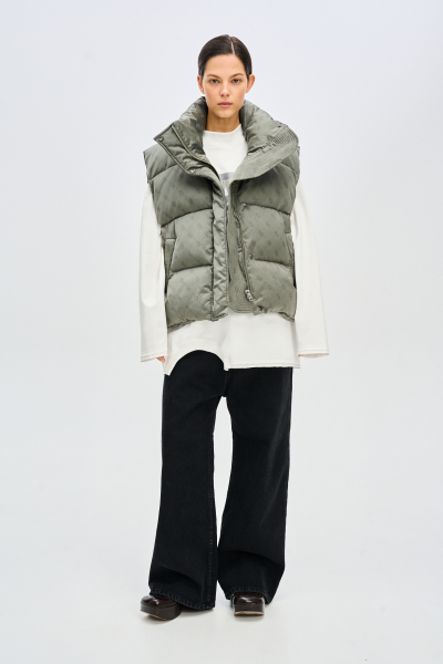 Жилет объемный пуховый с паттерном FW 24/24 Label .B, цвет: Khaki, Jc.32.5.0626.0924/2KH купить онлайн