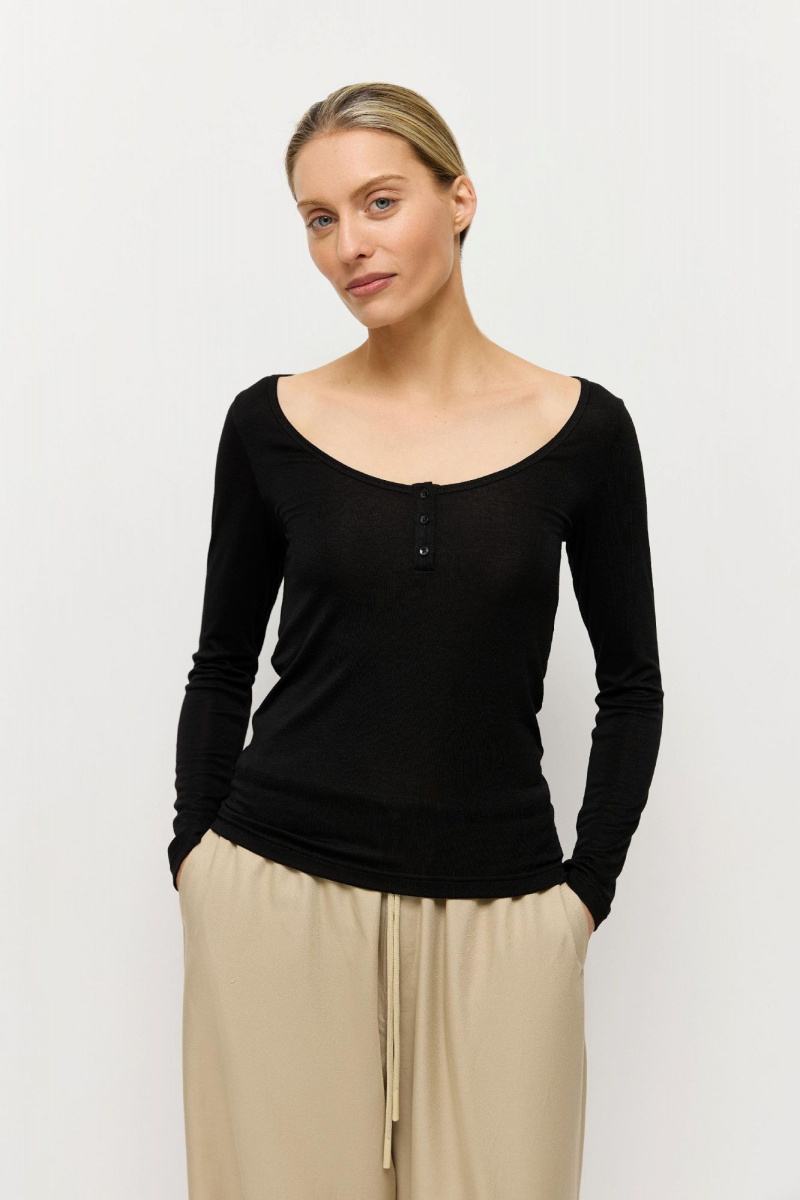 Лонгслив с застежкой на пуговицы