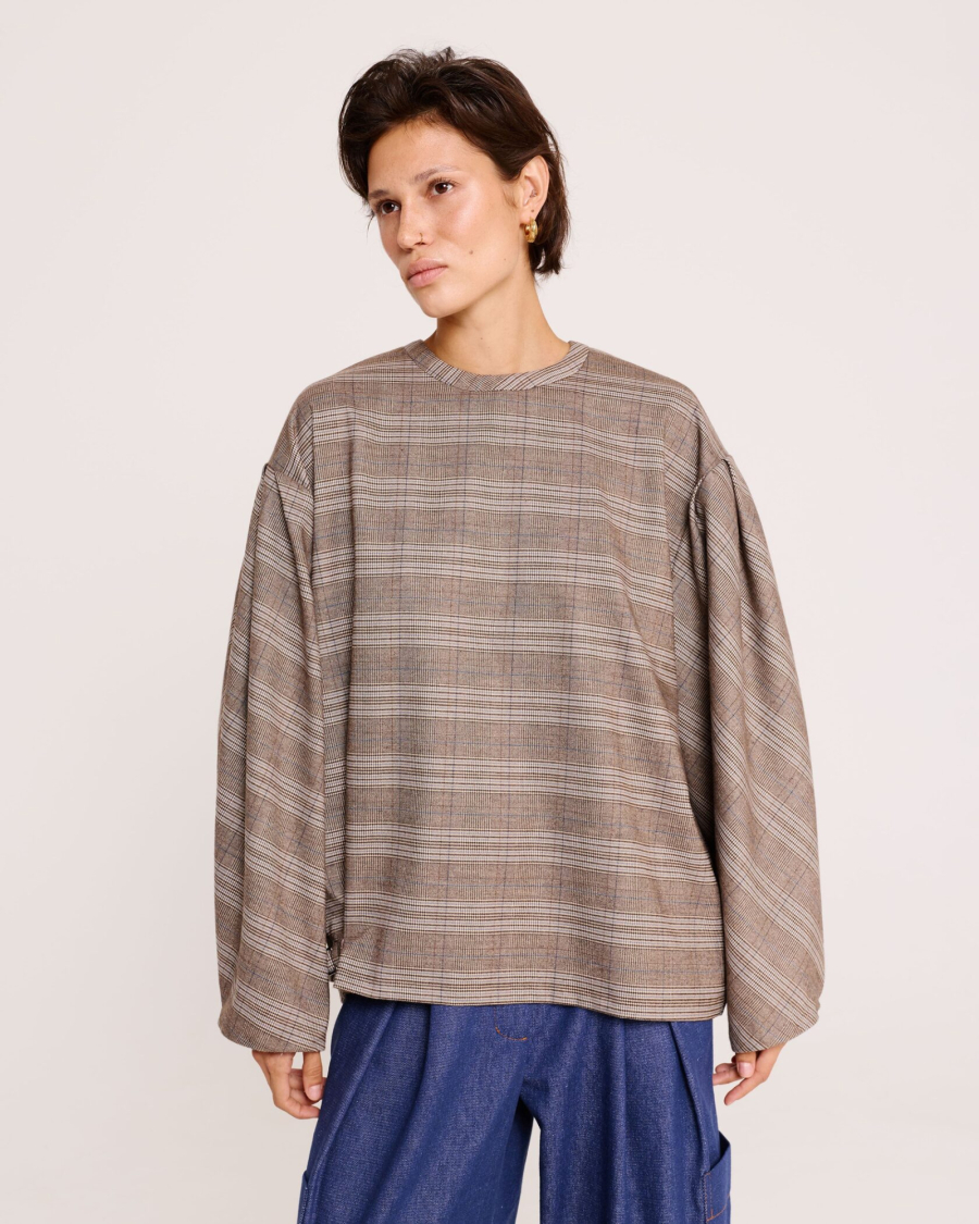 Блуза с объёмными рукавами в клетку