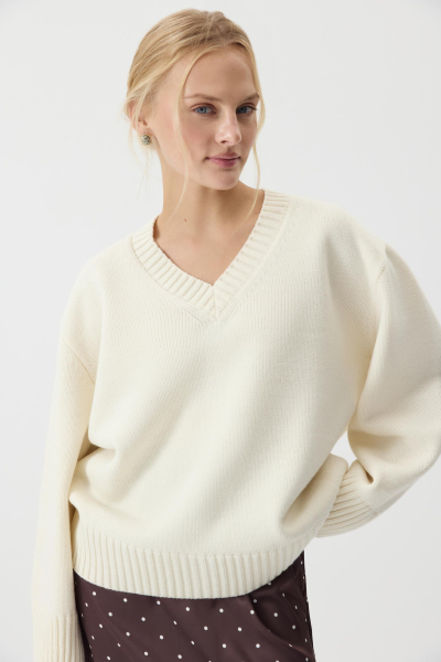 Джемпер V-neck из шерсти мериноса Charmstore, цвет: ванильный, 303-45698-113 купить онлайн