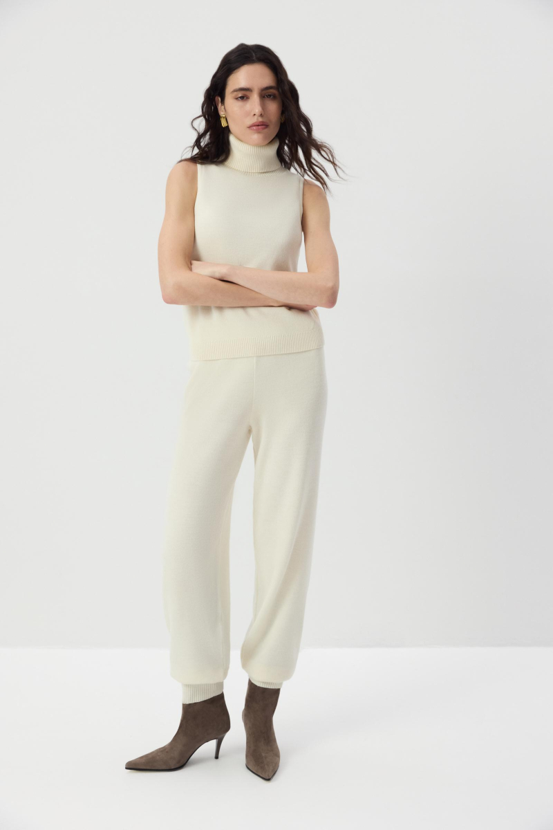 Брюки - джоггеры вязаные с шерстью Charmstore, цвет: молочный,  купить онлайн
