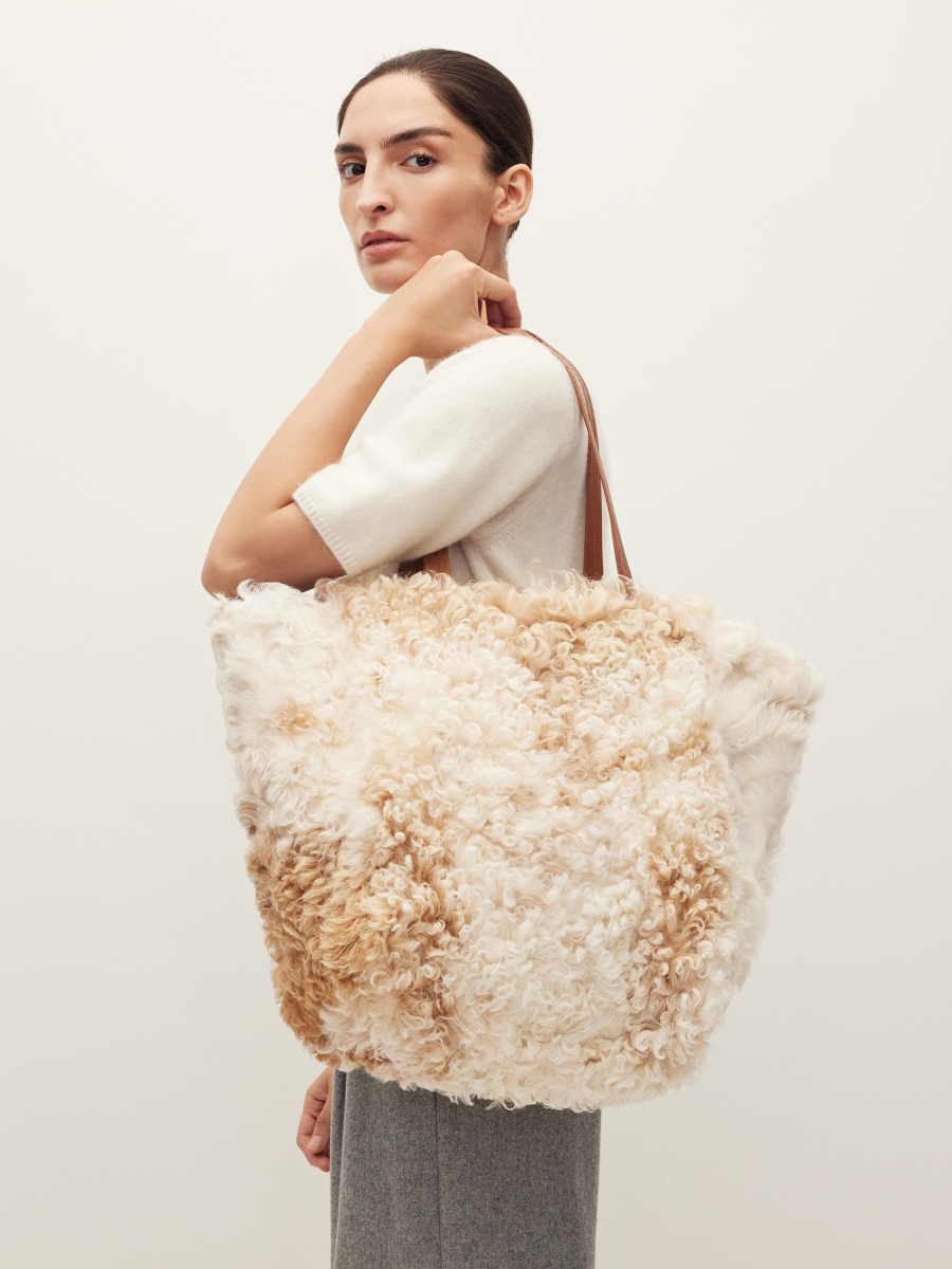 Сумка из натурального меха Chaika, цвет: бежевый AW25BG01-02 купить онлайн