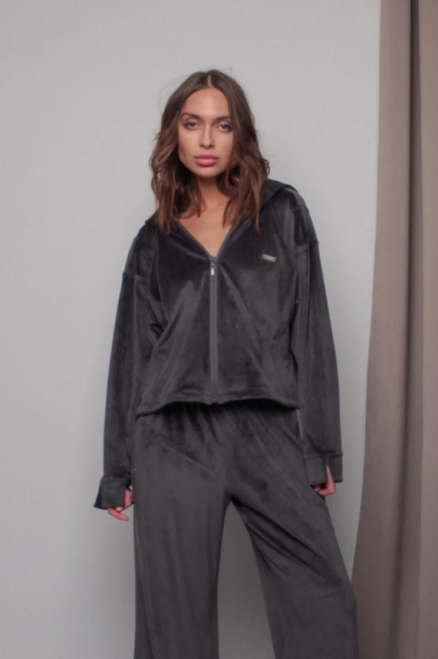 Бомбер Velour с капюшоном