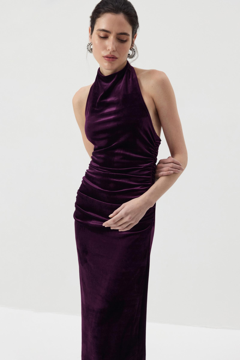 Платье макси с воротником халтер из бархата Charmstore, цвет: сливовый, 111-48042-680 купить онлайн