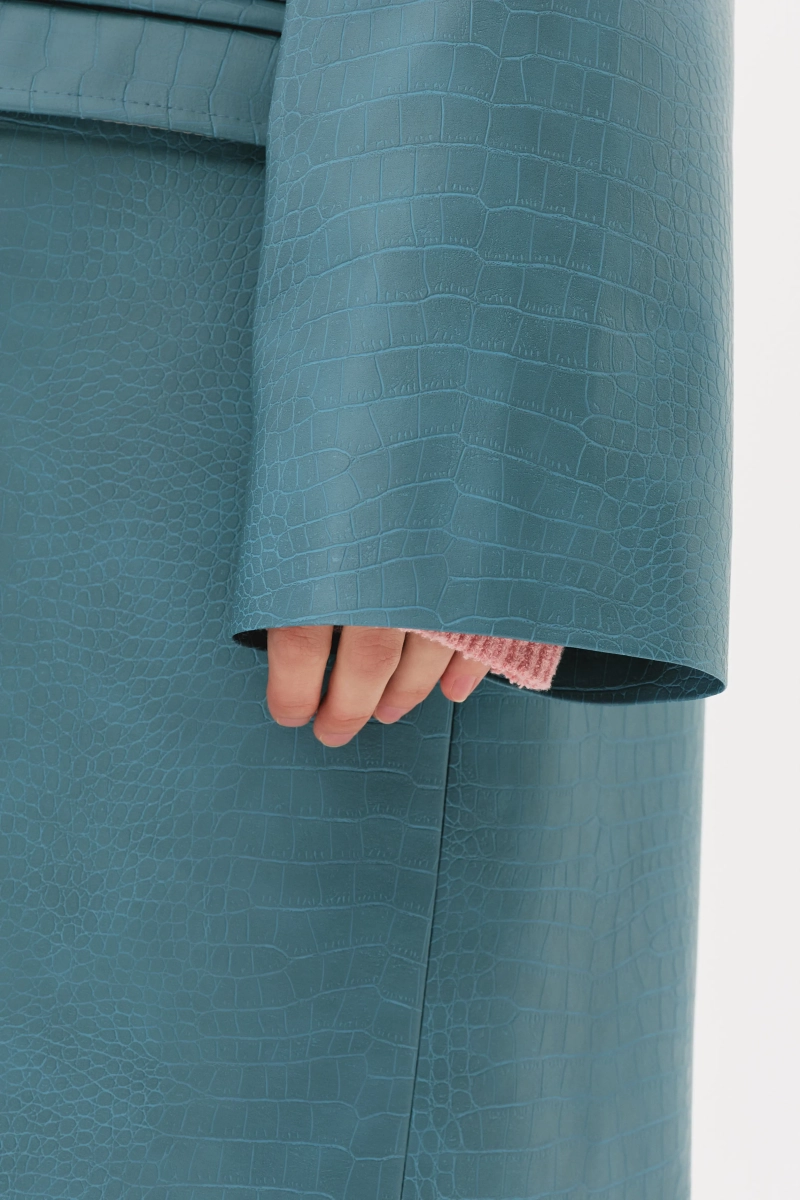 Тренч удлиненный из экокожи с эффектом тиснения Ricoco, цвет: синий, 7049/1 купить онлайн