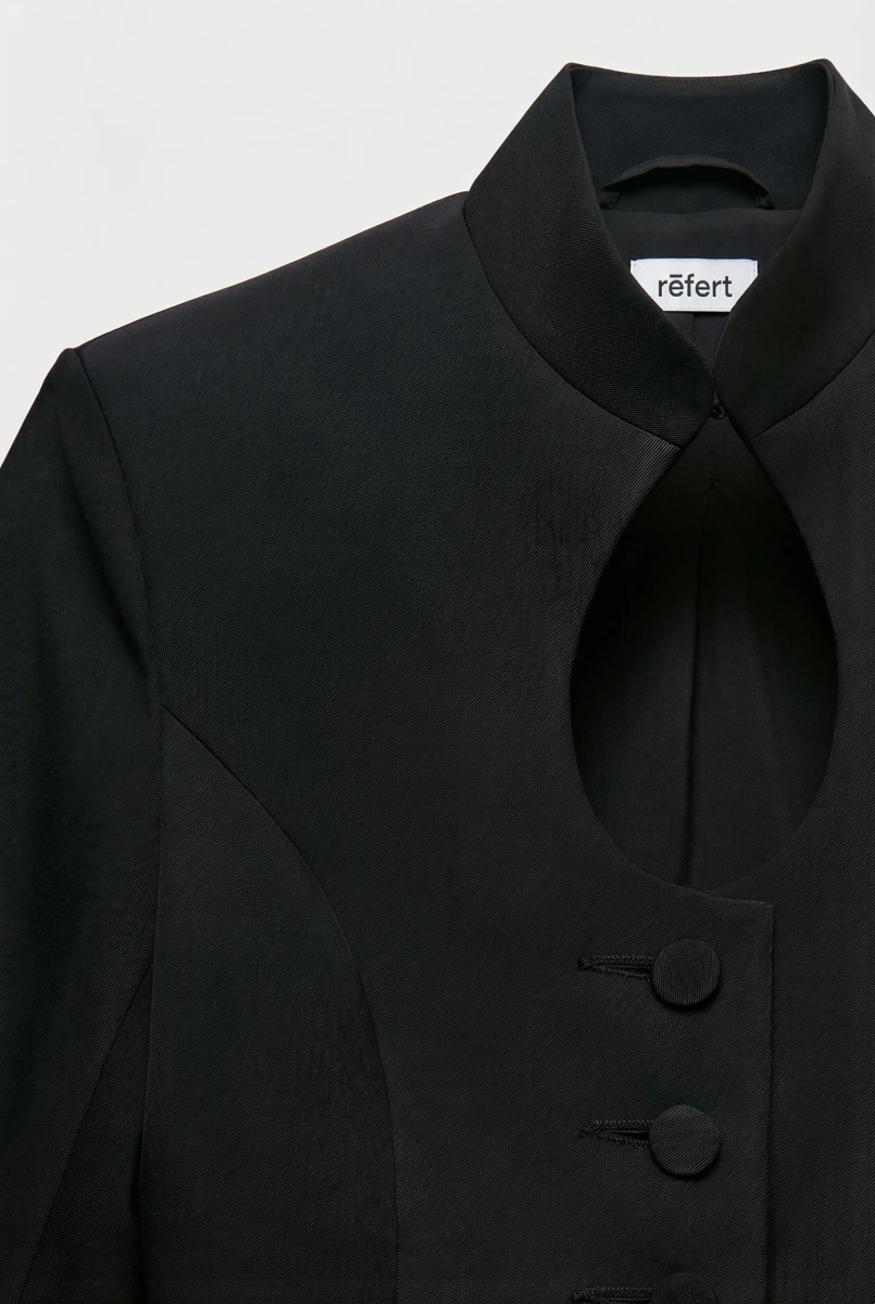 Приталенный жакет с фигурным вырезом на груди REFERT, цвет: Черный, 04-4047/1-2511 купить онлайн
