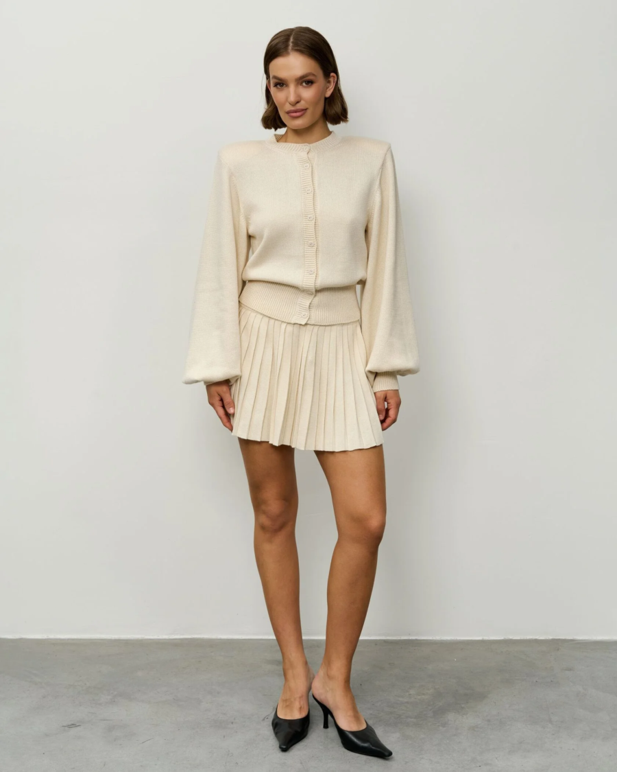 Вязаный костюм с короткой юбкой