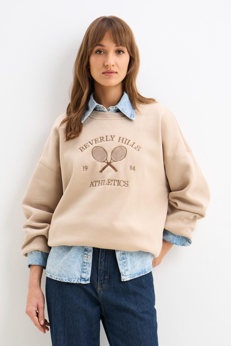 Свитшот с вышивкой