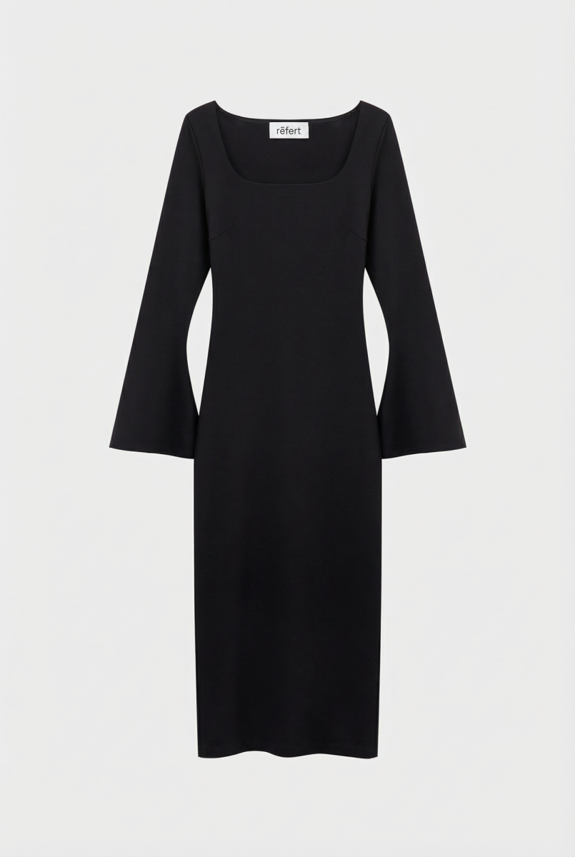 Платье из трикотажа с квадратным вырезом