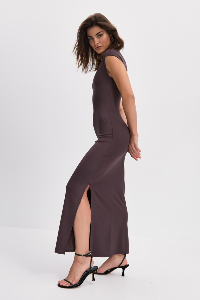 Платье макси с открытым плечом из трикотажа Charmstore, цвет: коричневый, 207-27565-550 купить онлайн