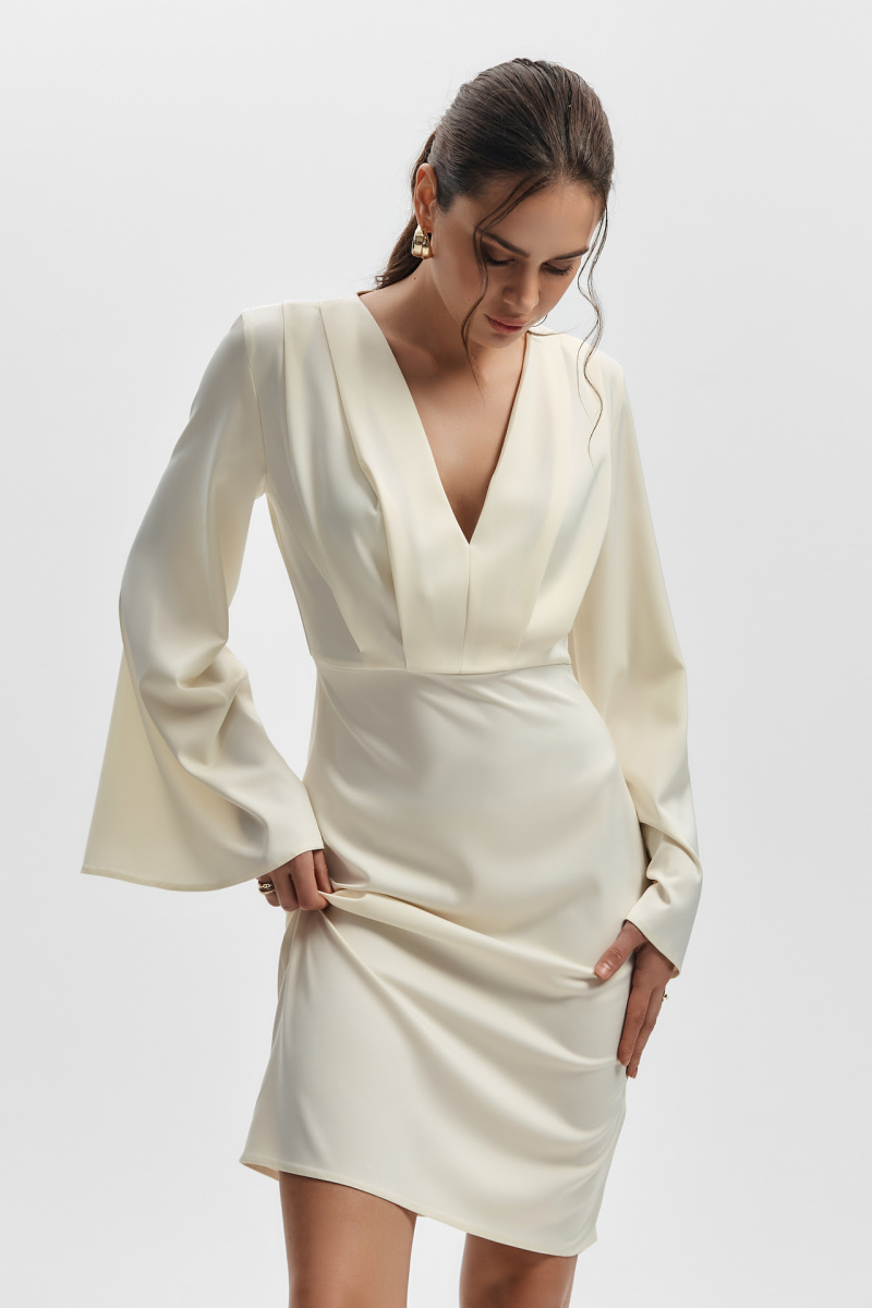 Платье с V-образным вырезом