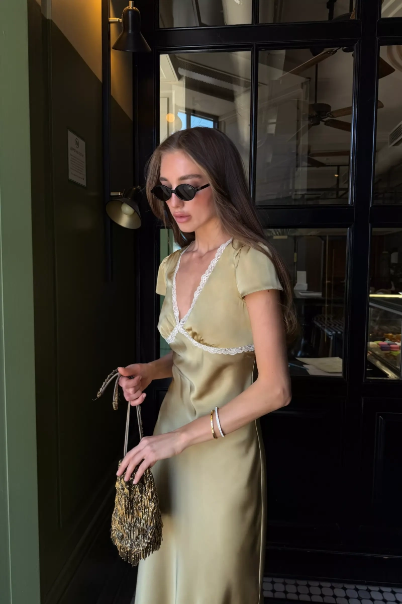 Платье из сатина с кружевом Charmstore, цвет: жженая олива, 111-60360-1010 купить онлайн