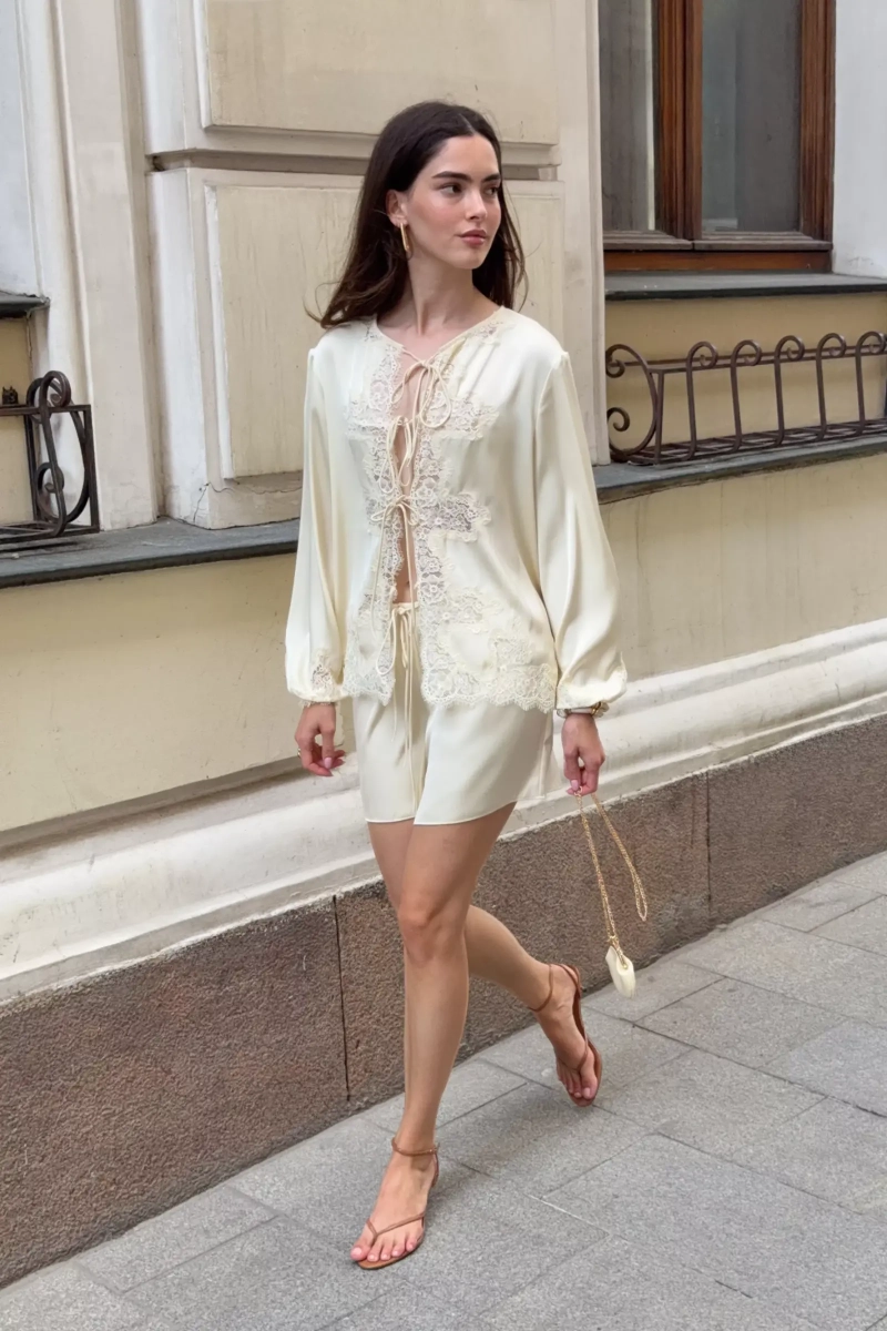 Блуза с кружевной отделкой Charmstore, цвет: Сливочный, 102-56660-121 купить онлайн